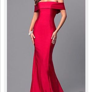 Long red prom dress size XS, never worn!!!